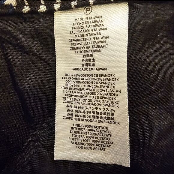 Michael Kors hounds tooth skirt with built in belt. Sz 4.  20.5" top to bottom - Picture 6 of 7